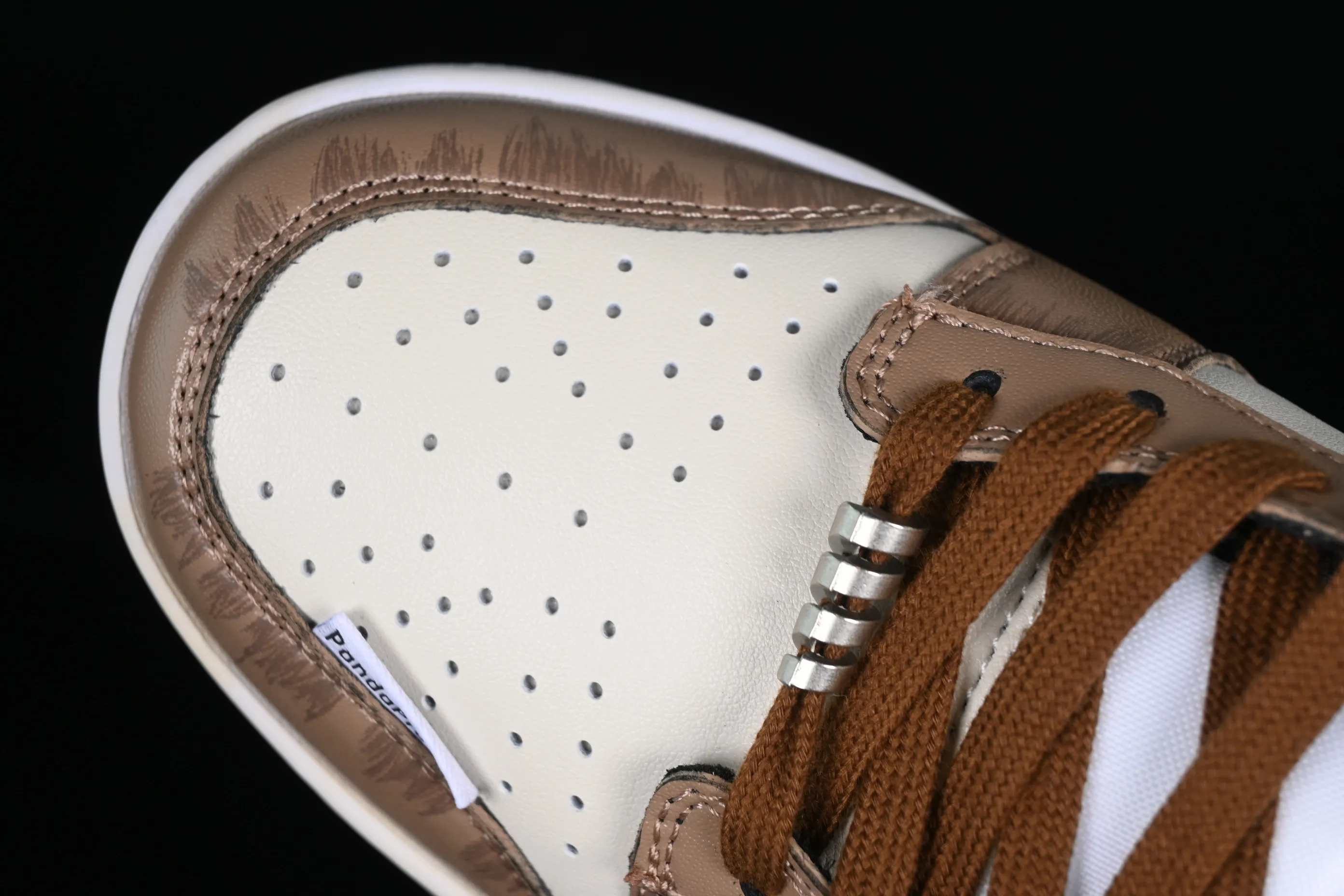 All Categories Nk SB Dunk Series Nk SB Dunk Low Low-top Sneakers Customized Big Box Nk Dunk Low Panda Prank Street Racing Rusty Brown and White SB Strap Low-top Casual Sneakers DD1391-100